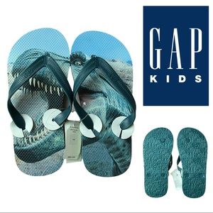 🌸 GapKids Dinosaur Printed Flip Flops Size 3/4